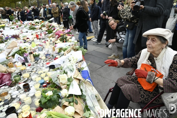 Hommage aux victimes des attentats du 13 novembre 2015, place de la République.