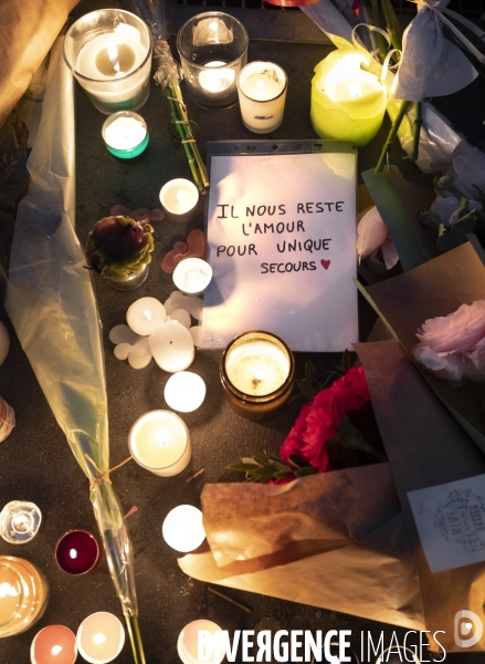 Hommage aux victimes des attentats du 13 novembre 2015, place de la République.