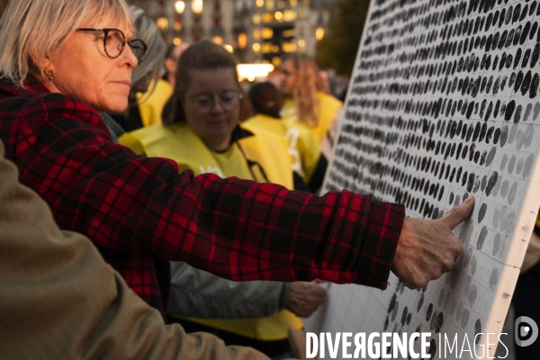 Hommage aux victimes des attentats du 13 novembre 2015, place de la République.