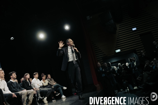 Meeting de rentrée de Gabriel Attal