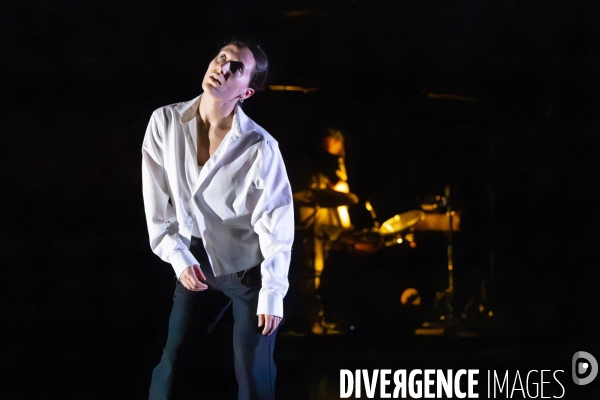 3h33 in my room (through the window) de Chris Fargeot