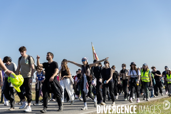 Marche des étudiants serbes de Belgrade à Novi Sad