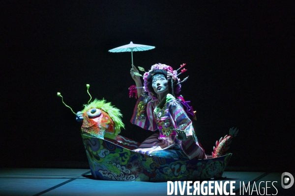 Post Orientalist Express de Eun-Me Ahn