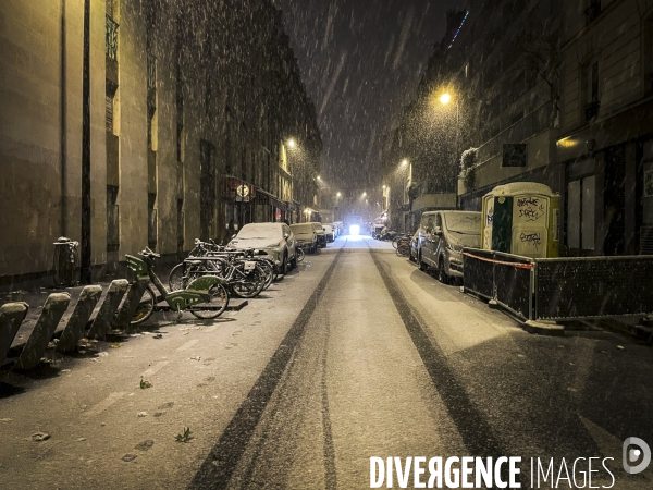 Quelques flocons de neige à Paris