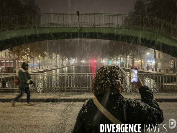 Quelques flocons de neige à Paris