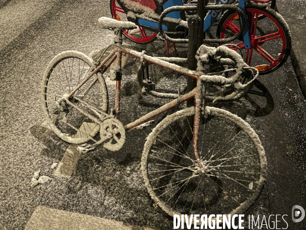 Quelques flocons de neige à Paris