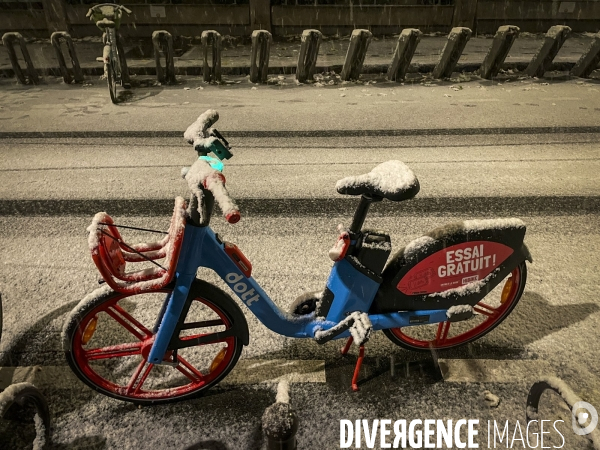 Quelques flocons de neige à Paris