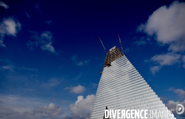 Construction de La tour Triangle