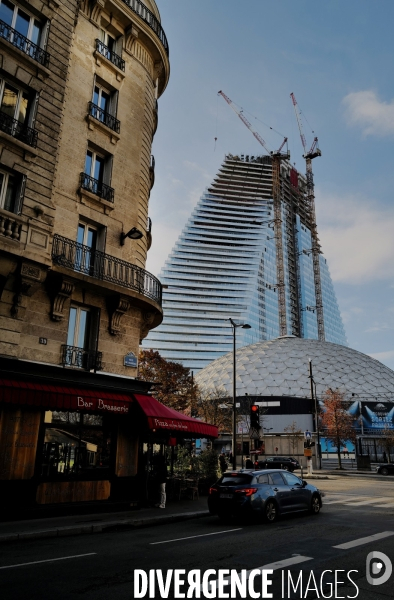 Construction de La tour Triangle