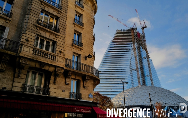 Construction de La tour Triangle