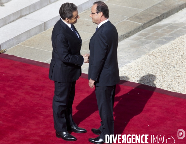 Hollande president - passation de pouvoir entre nicolas sarkozy et francois hollande-