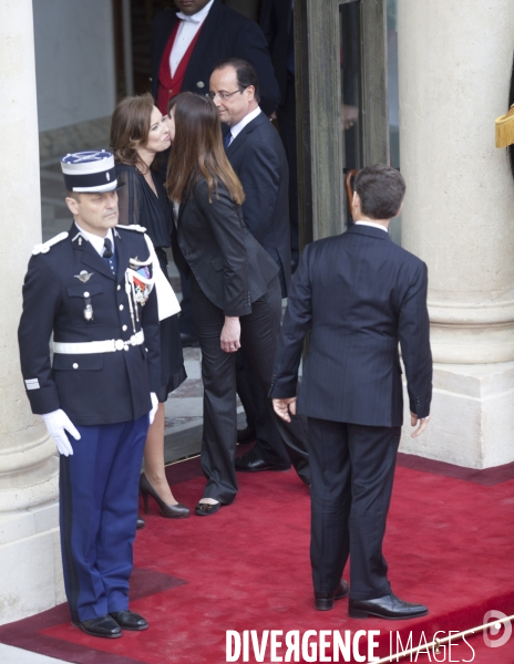 Hollande president - passation de pouvoir entre nicolas sarkozy et francois hollande-