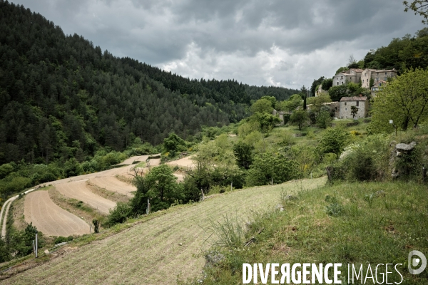 L exploitation de Gaêtan Reilhan, producteur d oignons bio dans les Cévennes.