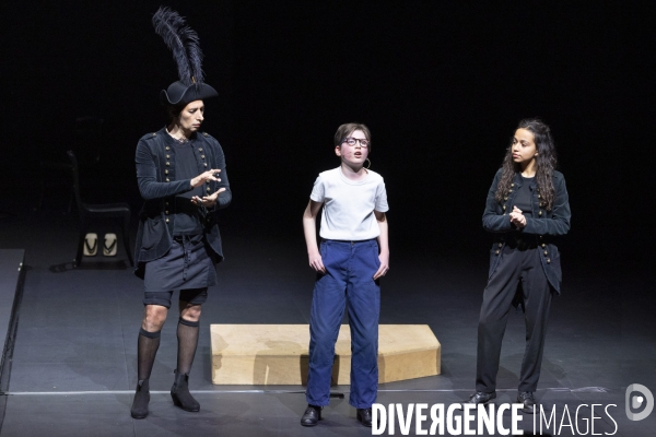 Sevillana soltera en paris de israel galván