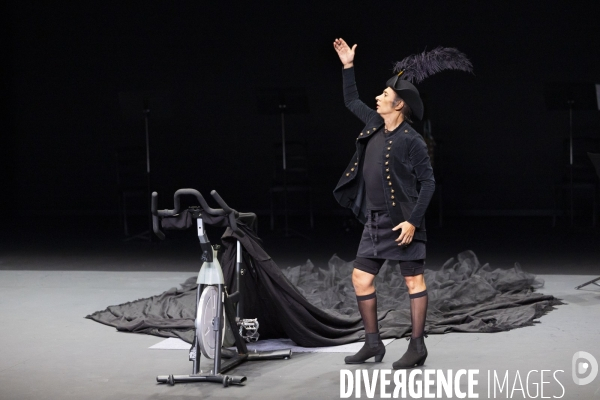 Sevillana soltera en paris de israel galván