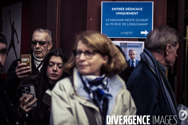 Signature du livre de nicolas sarkozy, journal d un prisonnier