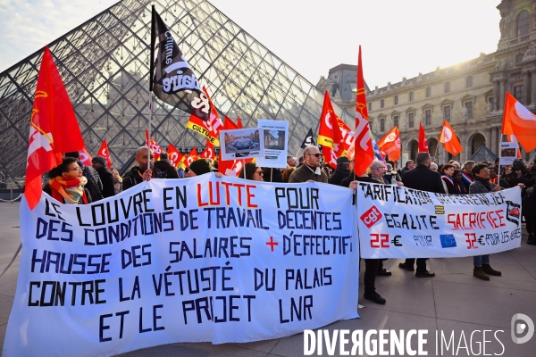 Le personnel du Louvre en grève