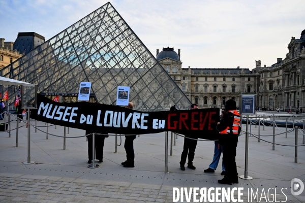Le personnel du Louvre en grève