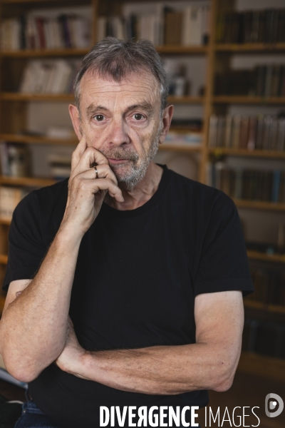 Portrait de l écrivain Pierre Lemaitre (33)