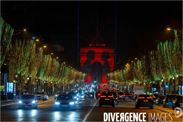 PARIS : Illuminations des Champs-Elysees - 75008