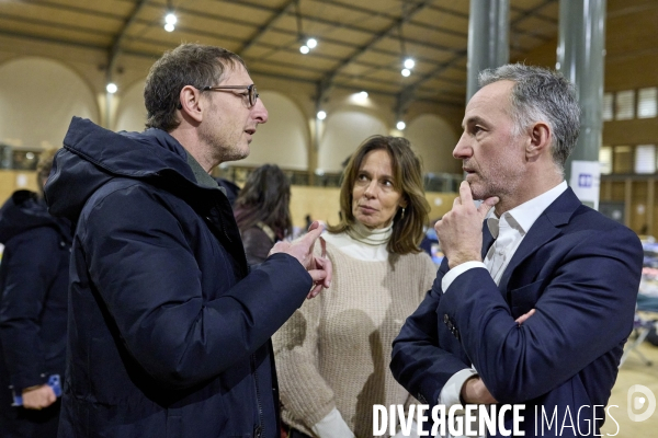 Emmanuel Gregoire  visite le centre d hebergement d urgence du Carreau du Temple