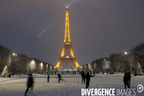 Paris sous la neige. Paris under the snow.