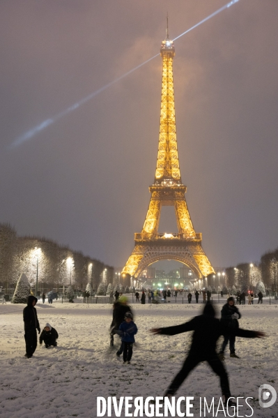 Paris sous la neige. Paris under the snow.