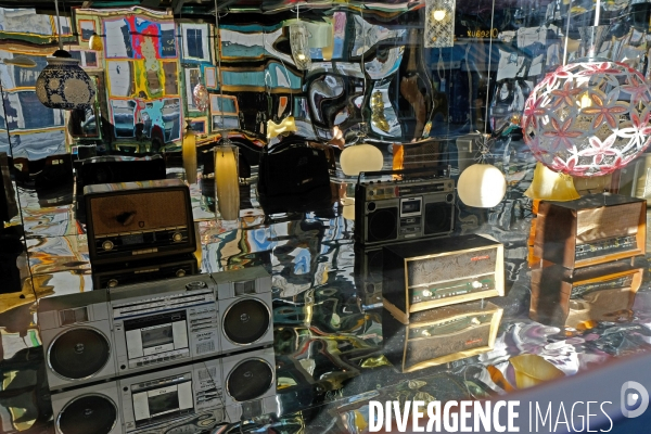 Installation de l artiste Song Gong au Bon Marché