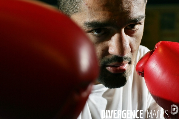 Mahyar Monshipour, champion du monde de boxe version WBA, catégorie super-coq