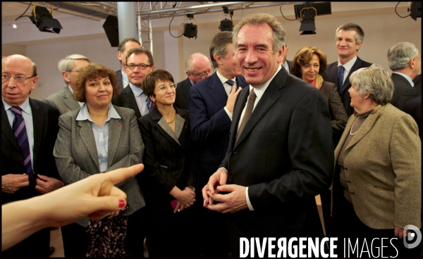 Appel des sénateurs à voter François Bayrou