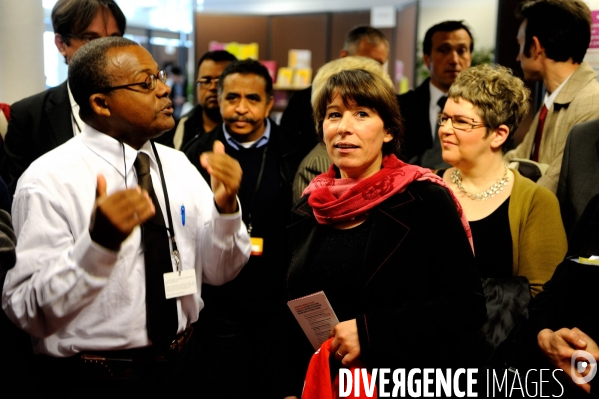 Fadela AMARA s engage contre l illettrisme.