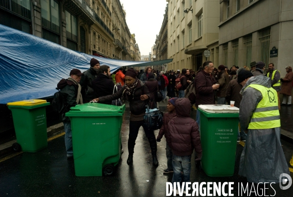 1 An Apres les promesses de BOUTIN, Le DAL Manifeste Rue de la Banque