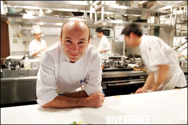 Le cuisinier Laurent POURCEL dans son restaurant de Tokyo