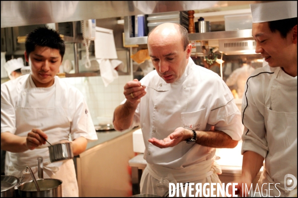 Le cuisinier Laurent POURCEL dans son restaurant de Tokyo