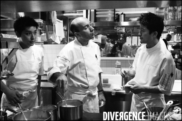 Le cuisinier Laurent POURCEL dans son restaurant de Tokyo