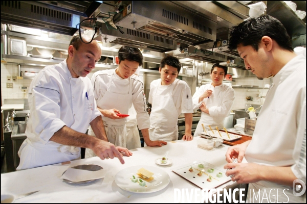 Le cuisinier Laurent POURCEL dans son restaurant de Tokyo