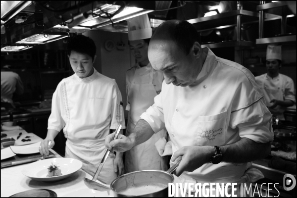 Le cuisinier Laurent POURCEL dans son restaurant de Tokyo