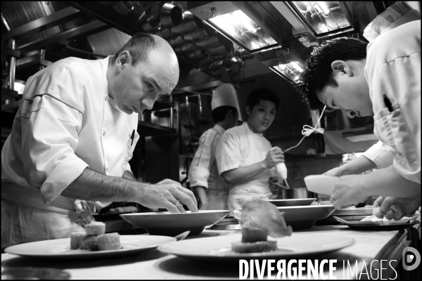 Le cuisinier Laurent POURCEL dans son restaurant de Tokyo