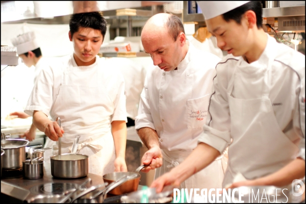 Le cuisinier Laurent POURCEL dans son restaurant de Tokyo