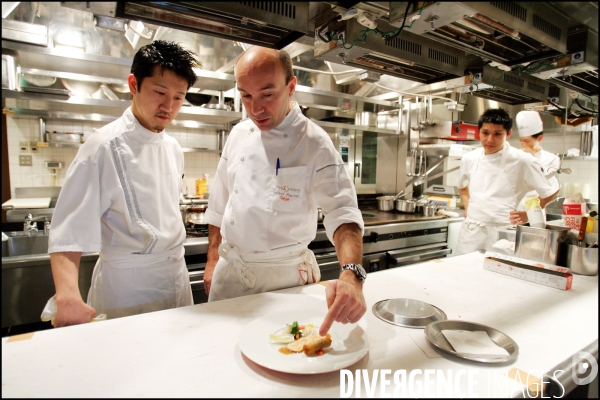 Le cuisinier Laurent POURCEL dans son restaurant de Tokyo