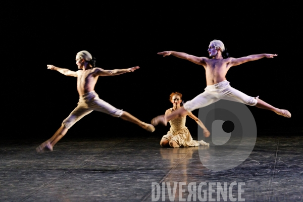 Six dances (Sechs Tänze) / Jirí Kylián / Grands Ballets Canadiens de Montréal