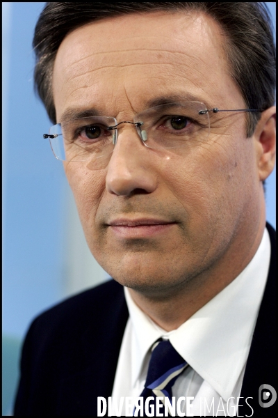 Nicolas dupont aignan , candidat a l election presidentielle de 2007 , en campagne electorale a rennes .