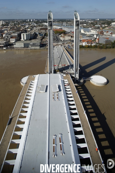 Construction du pont Bacalan-Bastide