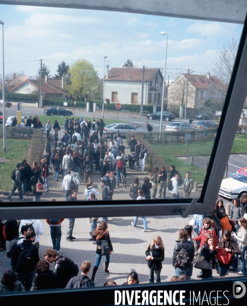 Lycée ///  Secondary school