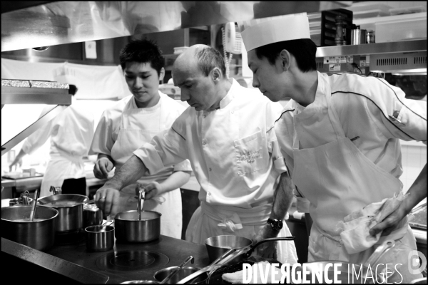 Le cuisinier Laurent POURCEL dans son restaurant de Tokyo