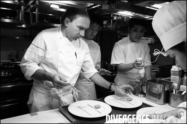 Le cuisinier Laurent POURCEL dans son restaurant de Tokyo