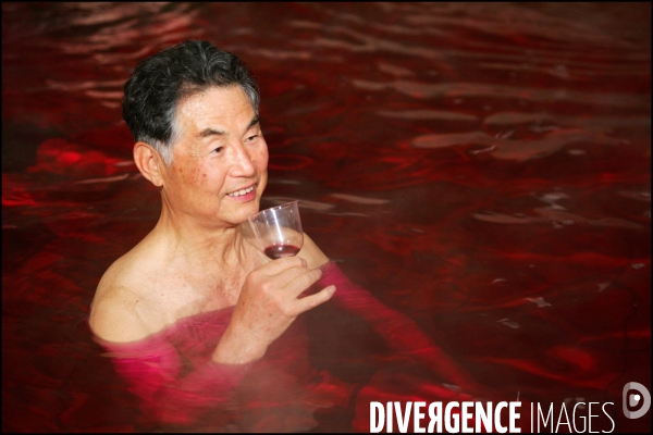 Bain de Beaujolais Nouveau au Japon / Beaujolais Nouveau baths in Japan