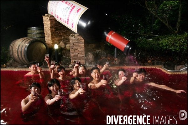 Bain de Beaujolais Nouveau au Japon / Beaujolais Nouveau baths in Japan