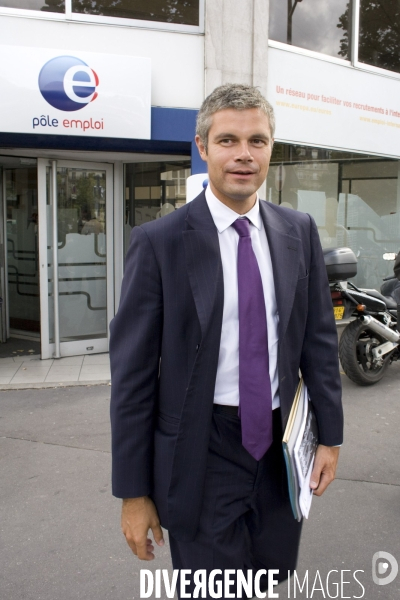 Laurent Wauquiez et Anne-Marie Idrac visitent le Pôle Emploi International de Paris-Bastille