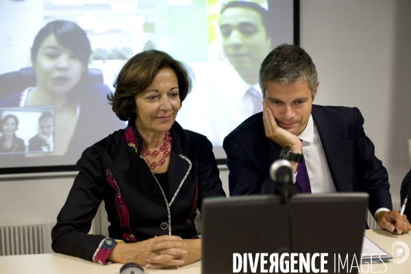 Laurent Wauquiez et Anne-Marie Idrac visitent le Pôle Emploi International de Paris-Bastille